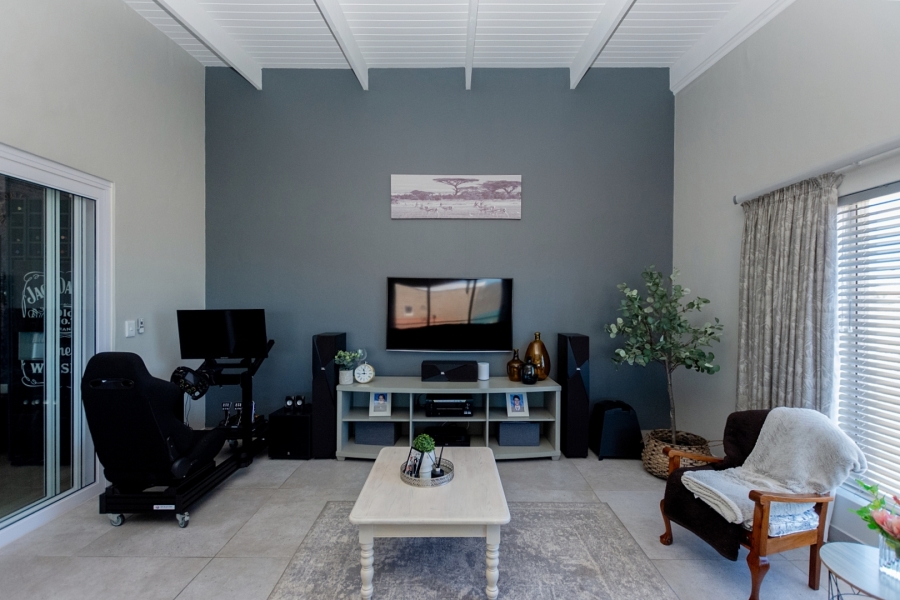 5 Bedroom Property for Sale in Myburgh Park Western Cape